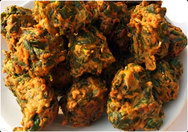 Palak Pakoda Recipe In Hindi